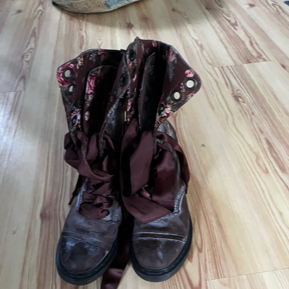 Dr. Martens Brown vintage triumph 1914